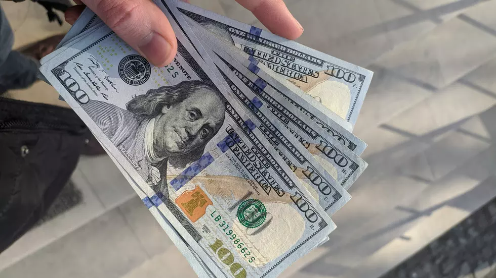 Bags of Cash Fly Off Brinks Truck in Illinois, and It Turned Into a Free-for-All