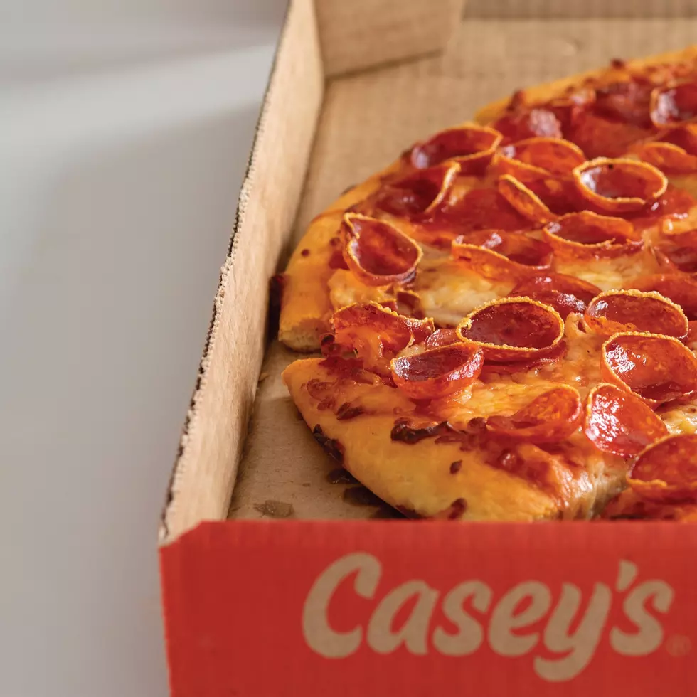 These Two Illinois Gas Stations Serve Some of America’s Best Pizza