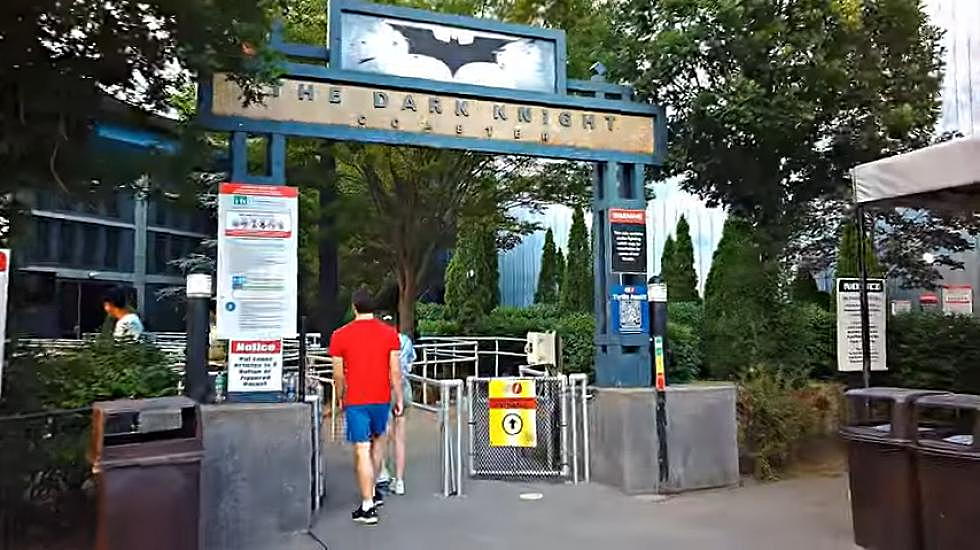 Mechanical Glitch Reveals Hidden Side of Illinois’ Indoor Batman Ride